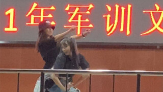 中传军训文艺汇演｜在五千人面前跳泫雅新歌PING PONG