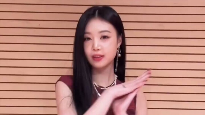 231110 Soojin updates her Instagram—cute and charming Soojin!
