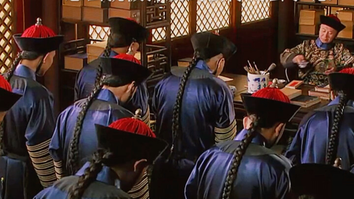 “内务府的人给我选了几个封号，怎么就挨了打了呢？怎么就被打发到慎刑司去了呢！”