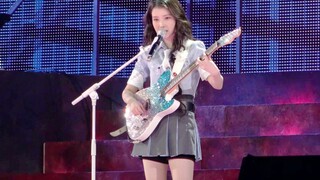 IU เปิดตัวเพลงใหม่ "Bye Summer" ครั้งแรกบนเวที ถ่ายทอดสดคอนเสิร์ตความละเอียดสูง 4K!