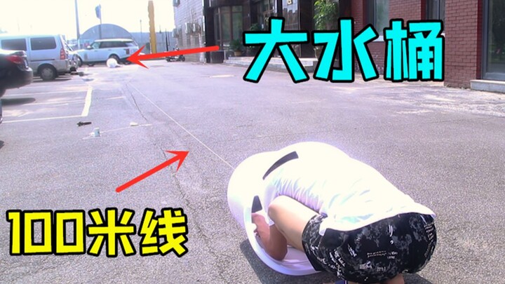 Dùng một chiếc xô nước siêu lớn làm ống truyền tin dài 100 mét, thử đoán xem có thể nói chuyện được 