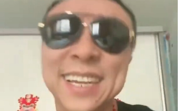 蓝精灵没见过黑手吧