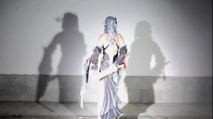 Ba người trong bóng tối, phiên bản khiêu vũ ngẫu hứng của Shen He