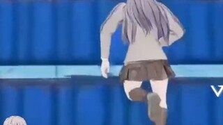 ykn đang leo cầu thang. Cô ấy định làm gì? 🤔