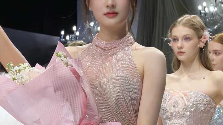 Tidak ada bintang wanita di industri hiburan domestik yang jelek; pesona wajah dan tubuh kakak ini j