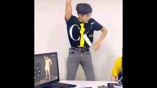 He's so silly 😂 #seventeen #wonwoo #scoups