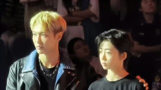 Koleksi close-up interaksi Zhang Yixing dan trainee Chromosome Fan Zimo Final Kompetisi Tari Grup In