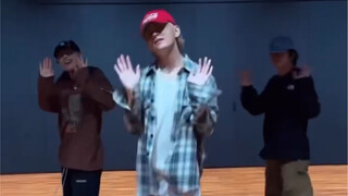 [Kim Taehyung] Kim Taehyung's smoke challenge is so cool!