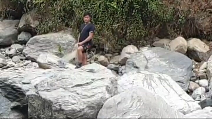 cast netting in Nepal | himalayan trout fishing with handmade cast net |