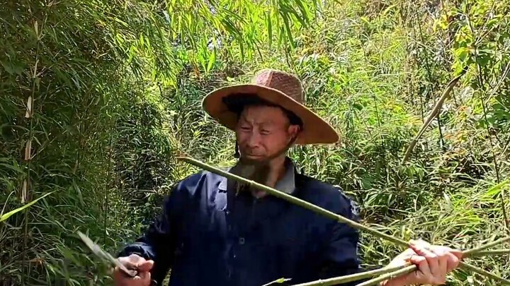 Membuat manusia bambu sangatlah sederhana, namun untuk melakukannya dengan baik Anda harus memperhat
