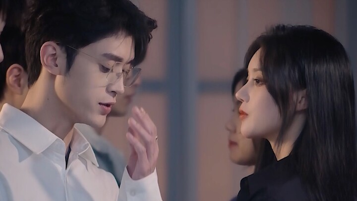 【دراما قصيرة】 هل انتهيت من الواجب المدرسي؟ ومع ذلك تجرؤ على مشاهدة المعلمين والمعلمات يتشاجرون هنا!