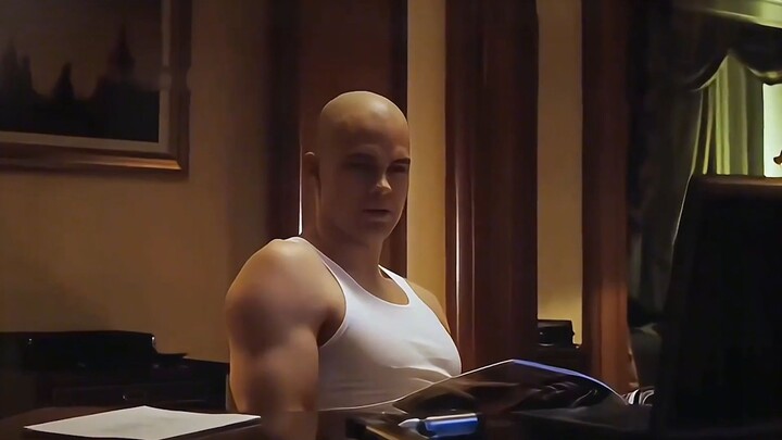 Nonton habis satu kali aksi serbu si botak—meski singkat, tetap bikin darahmu mendidih!