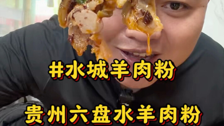 Menikmati mi daging kambing khas di pinggir jalan Liupanshui, Guizhou; mi daging kambing dengan kuli