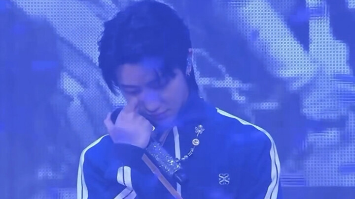 Minghao… Your tears are like pearls… Woozi’s sobbing is just so heartbreaking!