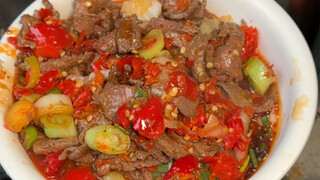 Street-style stir-fried pork liver topped noodles in Chongqing—17 yuan for a big bowl, fragrant, spi