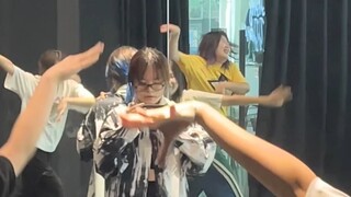 安分守己14pro ’ETA‘-NewJeans 运镜拍摄
