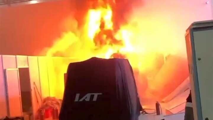 Pameran Mobil Guangzhou belum dimulai, tapi mobil listrik ini sudah terbakar sendiri—yang paling pan