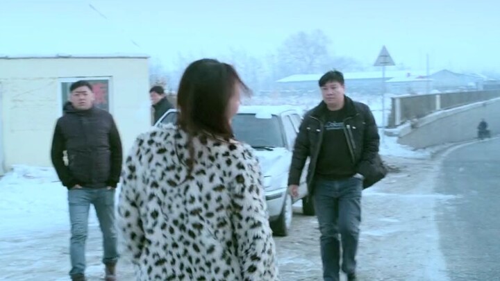 "Api Merah di Siang Hari": Kembang api yang mekar di siang hari, bagaikan mimpi yang lahir tak pada 