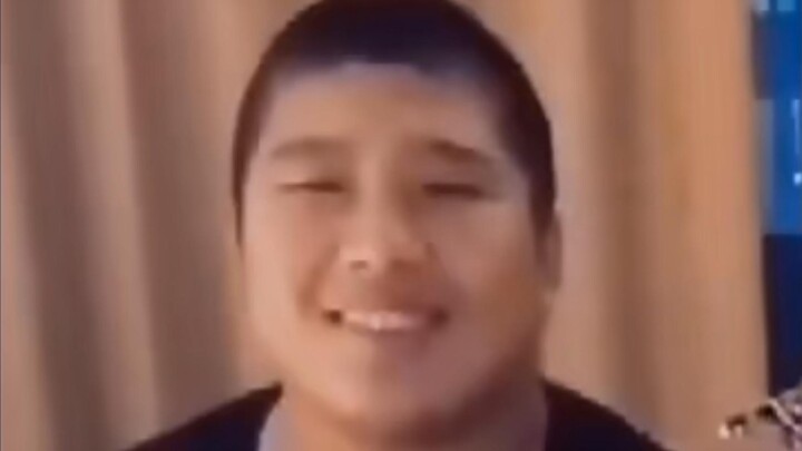 فتى مشرق ومرح