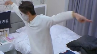 The boy practicing sword in a small space is so touching - Ding Yuxi's character as an actor