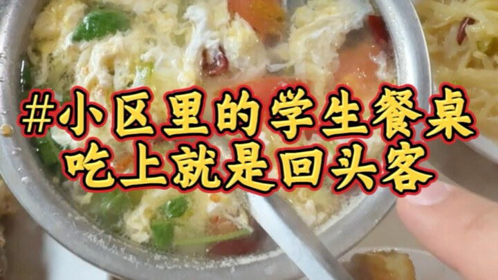 Bàn ăn dành cho học sinh trong khu dân cư suốt hơn 20 năm, quả là rẻ thật đấy
