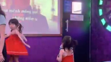 Lần Đầu Đưa Hai Bà Nhỏ Đi Hát Karaoke Nó Lắm À Nha _ Phương Min Official