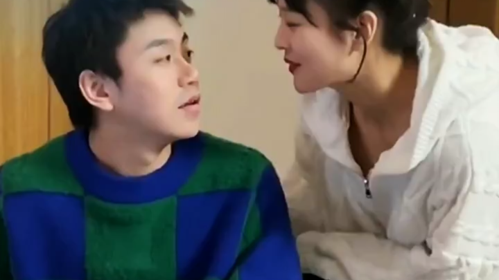 Điểm danh những pha xử lý cực đỉnh của các cô bạn gái “đồng mẫu đồng dạng” trên toàn quốc!