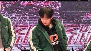 #فريق_UNINE_الصغير #NEWTHR3E ياو باي نان، شيا هان يو، جيا يي ظهروا فجأة في رقص M عشوائي وغناء ورقص م