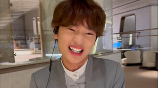 อย่าเปลือยท่อนบนในที่สาธารณะ!