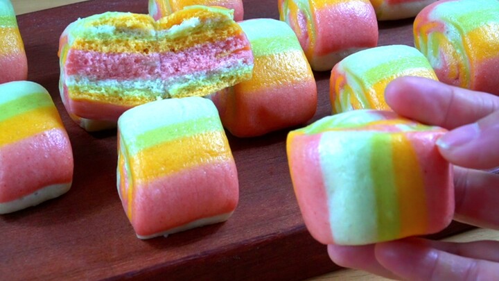 Today I made a pot of rainbow steamed buns for my 89-year-old grandma, and she kept praising them, s