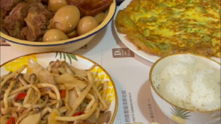 A Mega Bitter Melon Pizza—What a Wild Creation!