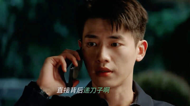 Justru dia sendiri yang bikin tante kehilangan pekerjaan, tapi masih pura-pura peduli sama tante.