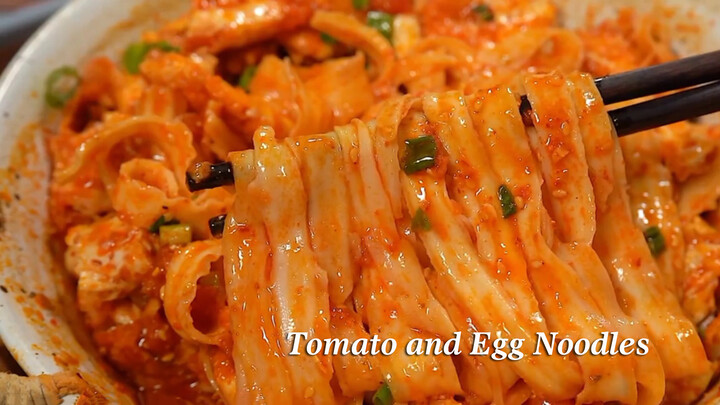 Món mỳ trứng cà chua chua cay sẽ khiến bạn mê đắm ngay sau khi ăn!