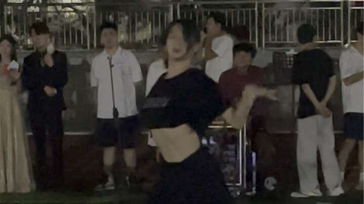 สนามกีฬาเตะเหล็ก-ท่าเต้นโดย เสิ่นฮาซีหนาน/ท่าเต้นโดย nanan｜เพิ่งเรียนรู้มา แน่นอนว่าต้องปล่อยพลุ 555