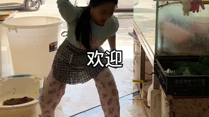 Bạn bảo cá tôi giết sẽ tươi ngon hơn, vậy mà trong ghi chú bạn để lại cho tôi lại là “thằng đồ tể cá