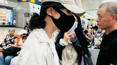 7.12 Yang Zi left Hangzhou Airport to go back to filming. My wife has been working non-stop.
