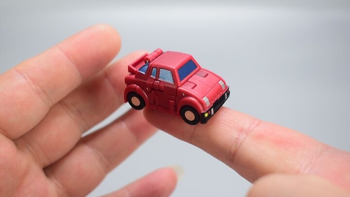 Thumbelina flies over the mountain! Transformers Dr. Wu Mini Series Shockwave flies over the mountai