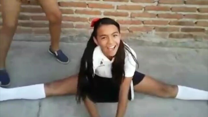 When kids trying to do Splits πβοΈ