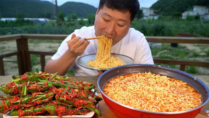 고추에 양념 가득 채운 고추김치와 신라면 5봉! (Chili Kimchi & Instant noodles) 요리&먹방!! - Mukbang eating show