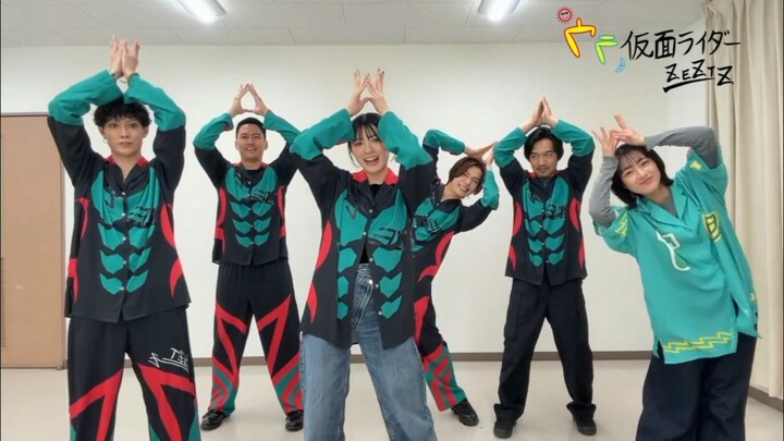 ZZZ Group dances to the OP of "Jun Wangzhe" together.
