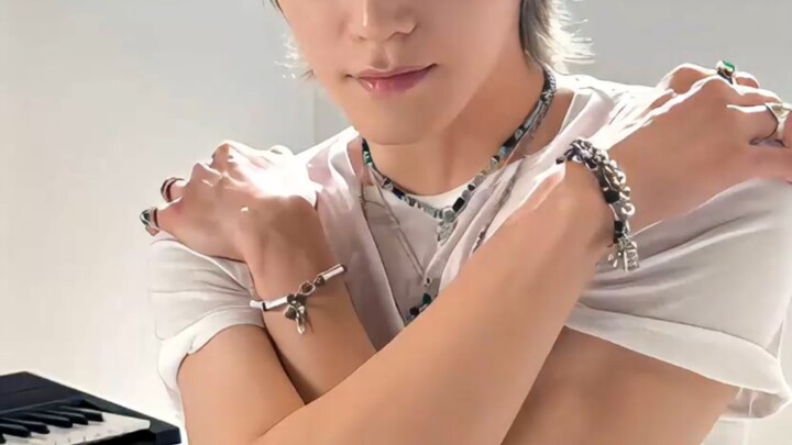 《N C T Saat Menjadi Perempuan》