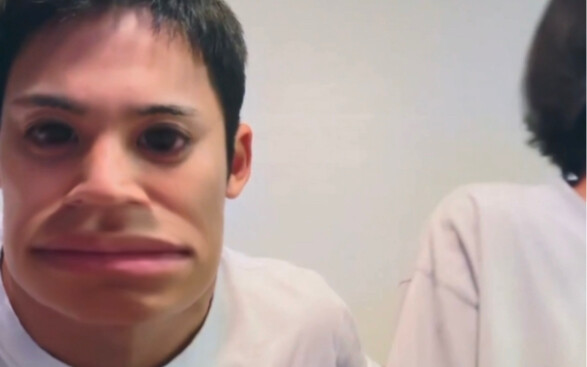 2gg: Anh phải làm gì để cứu em đây, củ khoai nhỏ của anh?