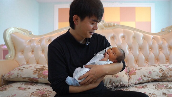 In a very special period, Xiaoguai has a younger sister.