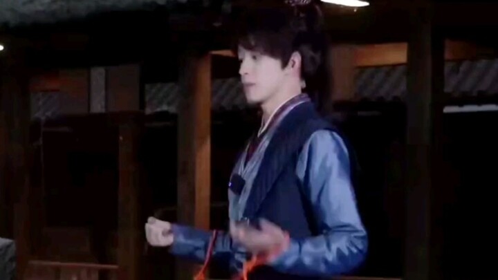 Ao Xiaoxiao รู้วิธีปรนเปรอภรรยาของเขา เขายุ่งอยู่กับการทำทุกอย่างด้วยตัวเองตลอดกระบวนการทั้งหมด