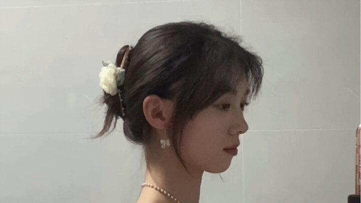 Wajah bulat dan pipih dengan poni garis miring bentuk angka delapan｜Menutupi garis rambut bentuk M, 