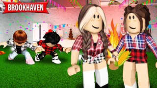 OS MENINOS ENTRARAM ESCONDIDOS NA FESTA JUNINA | Historinhas Brookhaven RP | Roblox