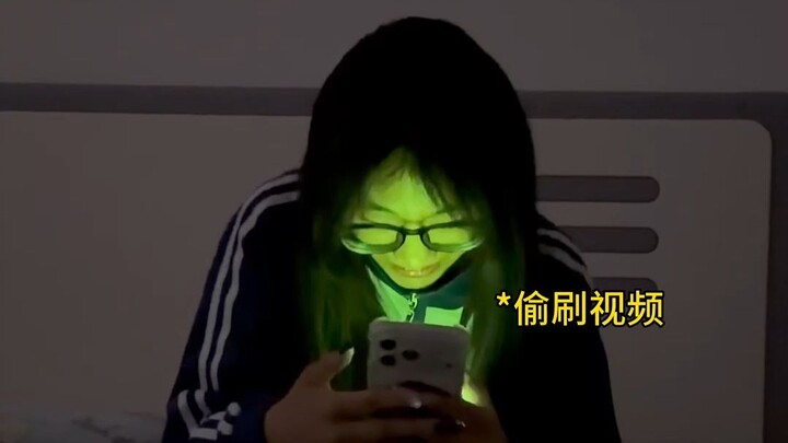 Cứ đến lúc quan trọng là lại thấy kiểu video sấm sét thế này.
