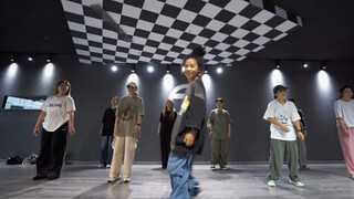 Aku sangat menyukai jenis HipHop yang keren dan malas ini