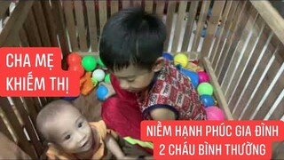 Gia đình khiếm thị vui mừng nhận được tiền hỗ trợ của MTQ làm vốn nuôi 2 cháu và bà nội ông ngoại.