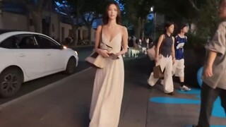 男生在上海给美女拍照，有一说一气质是真的高啊！